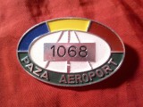 Insigna Paza Aeroport , metal si email , L= 6 cm ,cu numar , Romania