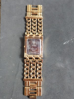 v&amp;acirc;nd ceas dama guess foto