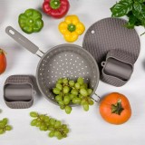 Set 4 accesorii bucatarie din silicon, strecuratoare, manusi si suport vase calde, Kassel