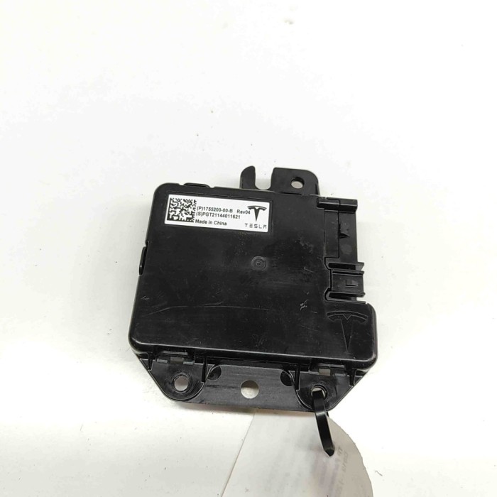 USB TESLA MODEL Y 2021 OEM: 1755200-00-B | 30617512