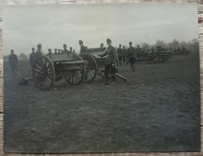 Elevi militari cu tunuri, perioada interbelica// fotografie foto