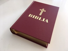 BIBLIA ORTODOXA 2015 FORMAT MEDIU CU MARGINILE PAGINILOR AURITE foto