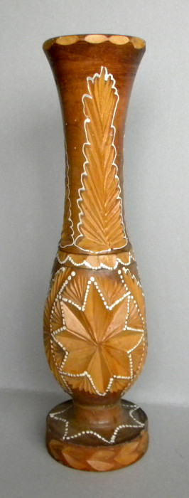 Vaza lemn vintage cu ornamente sculptate si pictate, sculptura artizanala 40 cm