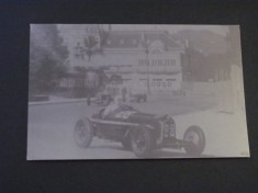 Automobil de Cursă cu Pilot &icirc;n Echipament de Epocă - Carte Poștală Franța ,Necirculată