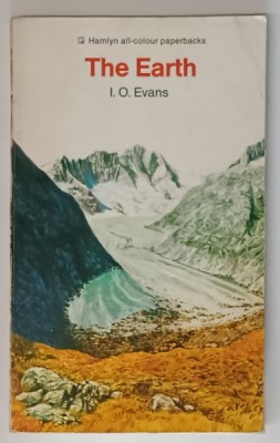 THE EARTH by I.O. EVANS , illustrated by JOHN SMITH , 1974 foto
