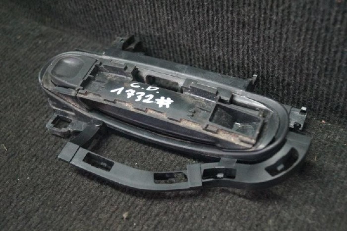 M&acirc;ner exterior ușă dreapta spate AUDI A6 Avant 4F5, C6 2009 OEM: 4F0837886 | 1961733