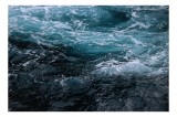 Tablou Canvas, "Valuri spumoase &icirc;n &icirc;ntuneric marin", V&acirc;rtej, Apă, Albastru, Valuri, Spumă, Mișcare, Profund, Ocean, Energie, 39 x 26 cm, CMCLASS