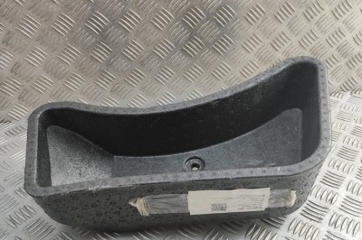 Spuma portbagaj VW TOUAREG 7P5 2017 OEM: 7P6863220A | 32008019 foto
