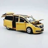 Macheta metal Buick GL8 aurie 1:32 sunete si lumini deschide 6 usi