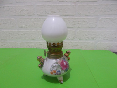 Micuta LAMPA PETROL / GAZ din PORTELAN decorat in tema florala , abajur opalina foto