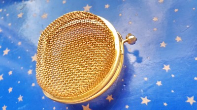 F492-Portofel mic vechi alama aurita stare buna. foto