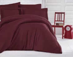 Lenjerie de pat matrimonial cu husa elastic pat si fata perna dreptunghiulara, Elegance, damasc, dunga 1 cm 130 g/mp, Bordeaux, bumbac 100%