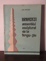 ION MOCIOI - BRANCUSI ~ ANSAMBLUL SCULPTURAL DE LA TIRGU-JIU foto