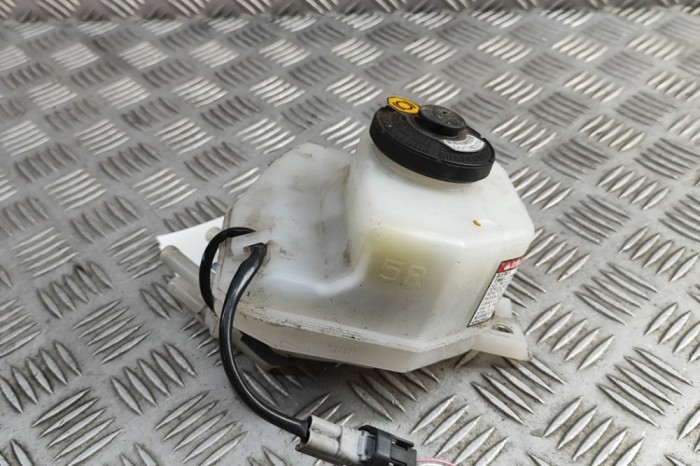 Rezervor lichid de fr&acirc;nă TOYOTA PRIUS PLUS _W4_ 2019 OEM: 47220-47070 31055755