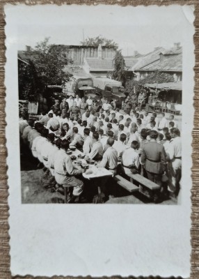 Militari romani la popota, cu camioane// fotografie anii &amp;#039;40 foto