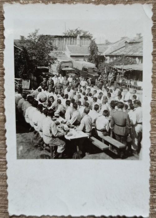 Militari romani la popota, cu camioane// fotografie anii &#039;40