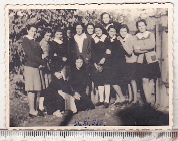 bnk foto - Grup de fete - Foto Peles Ploiesti 1943 foto
