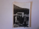 Fotografie dimensiune 6/9 cm de grup din Băile Tușnad județul Harghita &icirc;n 1956