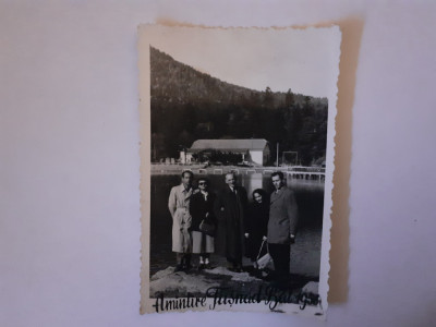 Fotografie dimensiune 6/9 cm de grup din Băile Tușnad județul Harghita &amp;icirc;n 1956 foto