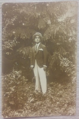 Un dandy de Bucuresti// fotografie tip CP, perioada interbelica foto