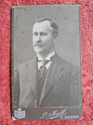 Fotografie tip CDV, barbat cu mustata si cravata, inceput de secol XX foto