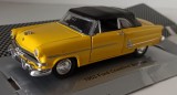 Macheta Ford Crestline Sunliner 1953 galben - Welly 1/36, 1:32