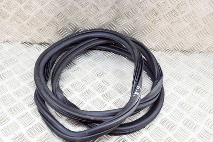 Garnitura ușă st&acirc;nga spate AUDI A4 Avant 8K5, B8 2013 OEM: 8K9833721E | 21071461