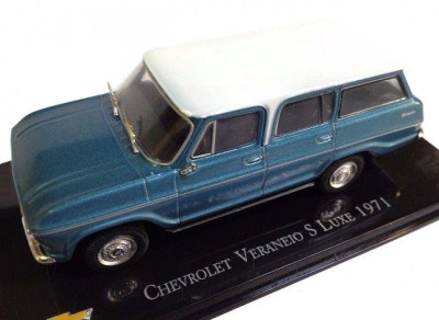 Macheta Chevrolet Veraneio S Luxe - 1971 scara 1:43 foto