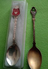 Doua lingurite argintate