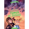 Clubul exploratorilor. tunul cu testoase 2, Bobbie Peers, Paralela 45