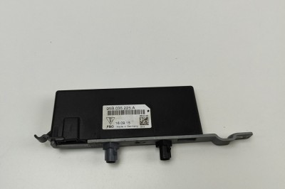 Amplificator de antena PORSCHE MACAN 95B 2016 OEM: 95B035225A 30455607 foto