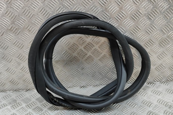 Garnitura ușă dreapta spate MERCEDES-BENZ EQC 2022 OEM: A0997270300 | 27509477