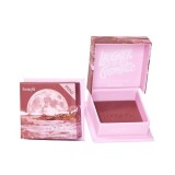 Fard de Obraz Benefit Moone Mini, 2.5g - Blush Satinat Fructe de Padure, Rezistent Pete, Parfum Tropical