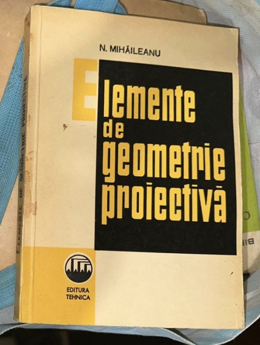 Elemente de geometrie proiectiva / Nicolae Mihaileanu