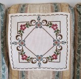 Mileu/ Centru de masa Vintage din bumbac, cu broderie manuala in cruciulite.