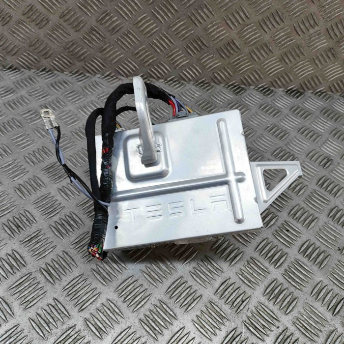 Amplificator de sunet TESLA MODEL 3 2021 OEM: 1079748-00-E