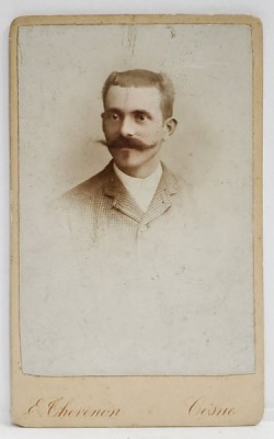 FOTOGRAF E. CHEVENON , COSNE , BARBAT CU MUSTATA IN FURCULITA , FOTOGRAFIE C.D.V. , SFARSITUL SEC. XIX foto