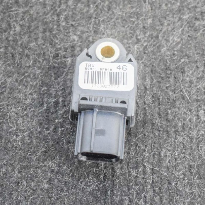 Senzor de impact lateral dreapta TOYOTA VERSO _R2_ 2013 OEM: 89831-0F040 10809055