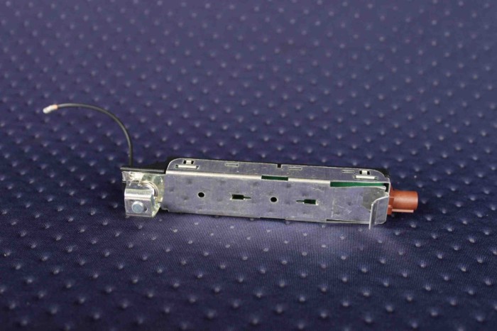 Amplificator de antena VW PASSAT Variant B8 3G5 2015 OEM: 3G9035577K