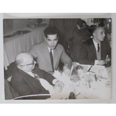 JACQUES DUCLOS DISCUTAND LA MASA , CONGRESUL AL VIII - LEA AL P.C.I. , ROMA , FOTOGRAFIE DE PRESA , 1956