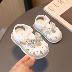 Sandale albe pentru fetite - Fundita cu strasuri (Marime Disponibila: Marimea
