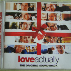 2 CD la pret de 1 - LOVE ACTUALLY / HITS OF THE WORLD - 2 C D Originale