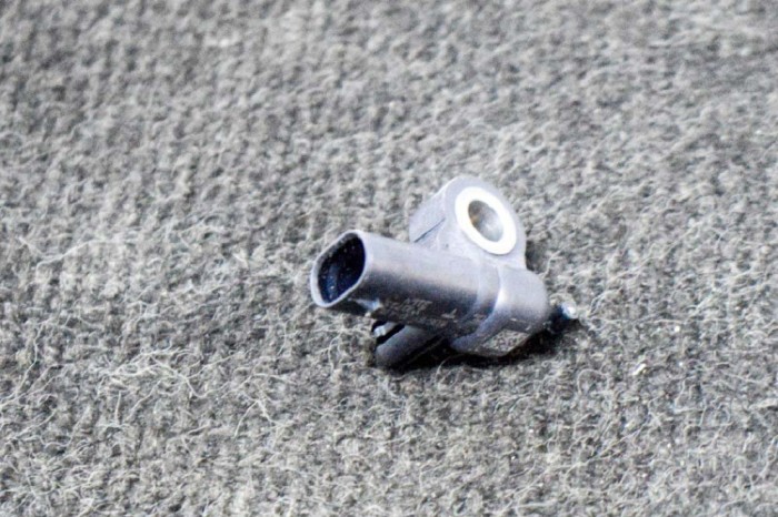 Senzor de impact dreapta spate TESLA MODEL 3 2019 OEM: 1036761-00-A 11250637