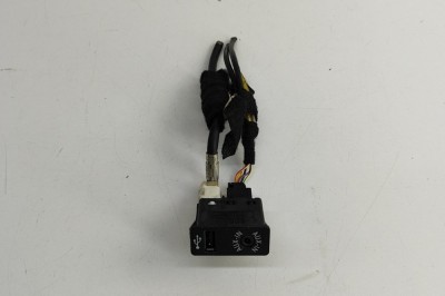 Port USB/AUX-In BMW X6 E71, E72 2012 OEM: 9237654 30029827 foto