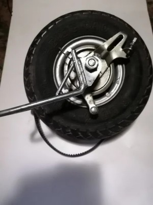 roata scooter spate foto