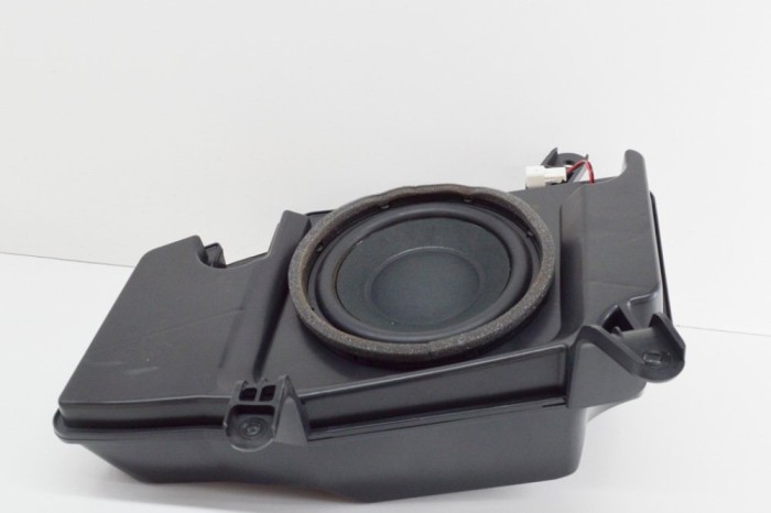 Subwoofer HONDA CR-V V RW 2019 OEM: 39140-TLA-A01 | 17775821