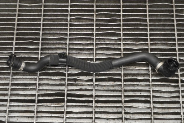 Furtun de lichid de răcire LAND ROVER RANGE ROVER VELAR L560 2020 OEM: HK83-8C424-AC 12023692