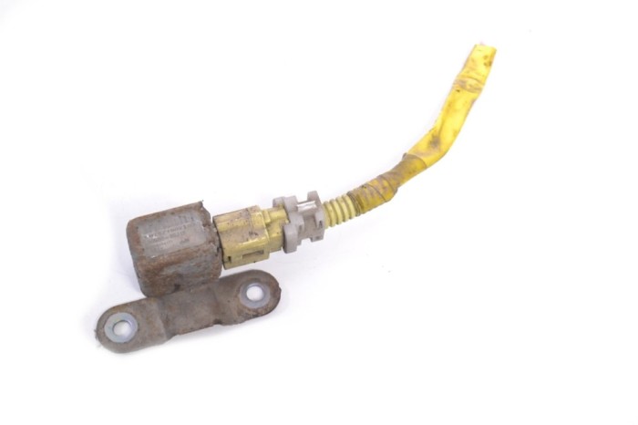 Senzor de impact lateral dreapta SUZUKI GRAND VITARA II JT, TE, TD 2010 OEM: 38930-65J10 12127728