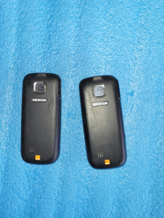 lot 2 telefoane NOKIA 2330c-2