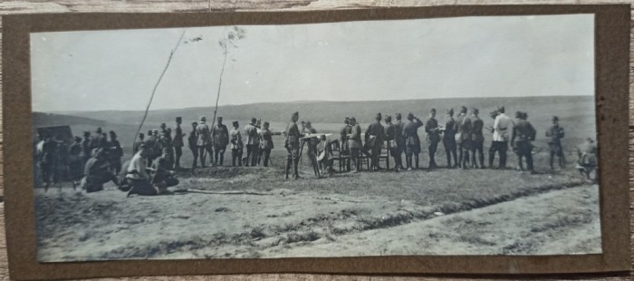 Grup de militari romani in timpul unui exercitiu// fotografie interbelica